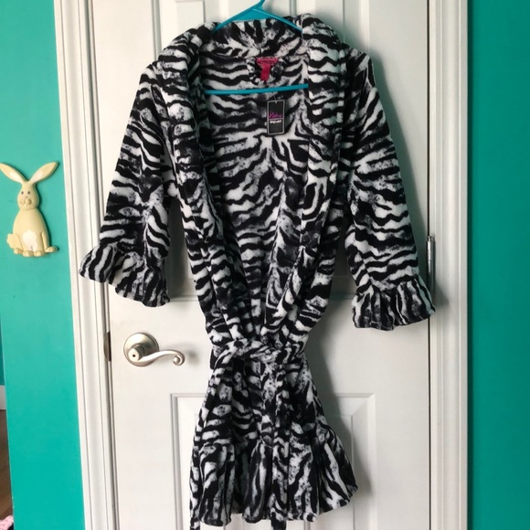 NWT robe - Picture 1 of 7